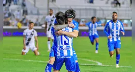 Borasi comemora o gol de Esli Garcia no segundo tempo, quando o Papão virou o jogo