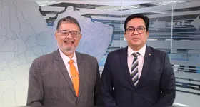 Dr. Paulo Barradas e o defensor público Cássio Bitar no estúdio da RBA TV.