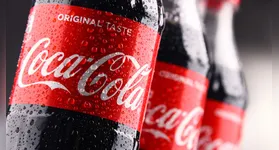 Coca-Cola, junto com a concorrente Pepsi, estão entre as maiores companhias do mundo