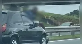 Jovem é levado no capô do carro dirigido pela ex-namorada