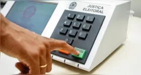 Eleitores poderão ir às urnas das 8h às 17h neste domingo, dia 27.