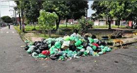 Acúmulo de lixo nas ruas da cidade se tornou frequente, para desespero dos moradores