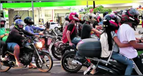 Milhares de motocicletas compõem o cenário urbano da capital