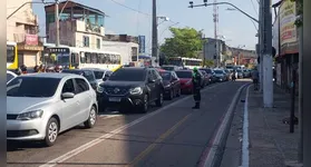 Trânsito fica pesado na avenida Arthur Bernardes nos dias de novena.