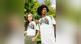 Modelos posam com a camisa ambiental do Leão