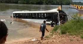 O ônibus caiu de uma balsa em Moju, no nordeste paraense