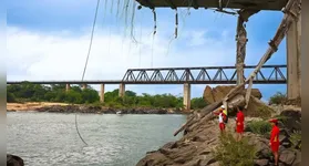 Local onde houve o colapso com o resultado da queda dos caminhões nas águas do rio Tocantins