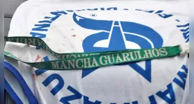 Cordão da Mancha Verde com camisa da Máfia Azul virada de cabeça para baixo, como um "troféu", após a emboscada na Fernão Dias