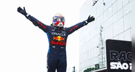 Verstappen venceu a chuva e os acidentes pela pista molhada, ao melhor estilo Ayrton Senna