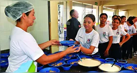 Aquisição de alimentos para a merenda escolar é um dos destaques da inclusão produtiva rural.