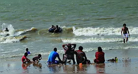 A Praia Grande registrou um movimento razoável e deu até para os vendedores garantirem uma grana.