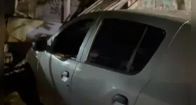 Carro utilizado pela dupla suspeita era roubado