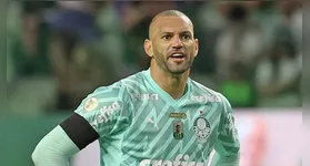 Weverton empurrou Yago Pikachu, que bateu a testa na câmera, precisando levar quatro pontos.