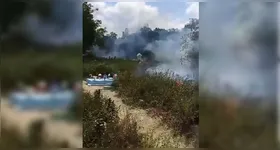 No local é possível ver que há muita fumaça. Ainda não se sabe o que teria causado o incêndio.