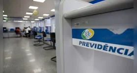 De acordo com o ministro da Previdência, Carlos Lupi, o cartão tem como objetivo facilitar o acesso a recursos para necessidades básicas.