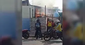 Um incêndio de grandes proporções foi registrado na esquina das avenidas José Bonifácio e Bernardo Sayão, no bairro do Guamá.