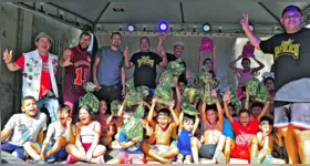 Moradores se reuniram no “Natal do Sambloco”, que contou com a distribuição de brinquedos e cestas básicas.