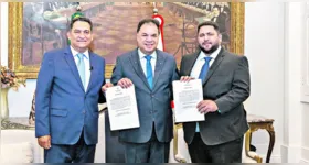 Torrinho Torres (MDB) e João Pingarilho (Podemos) com o presidente da Alepa, deputado Chicão.