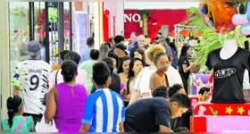 Movimento intenso no shopping de Belém antes do Natal