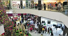 Movimento em shopping de Belém