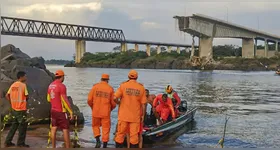 Profundidade do rio no ponto de desabamento da ponte pode chegar a 50 metros