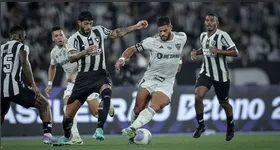 Às vésperas da final da Libertadores, Atlético-MG e Botafogo se enfrentam pelo Brasileirão em busca de pontos decisivos.