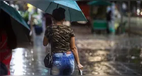 Descubra se um banho de chuva pode realmente provocar doenças