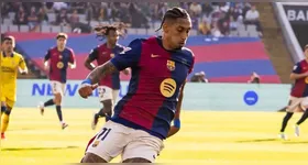 Raphinha chegou a empatar o jogo com um belo gol, mas não conseguiu evitar a derrota do Barcelona.