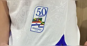 A nova camisa ganhou um selo destacando os 50 anos do Bragantino