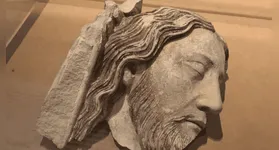 Cabeça de Jesus Cristo encontrada na catedral de Notre-Dame