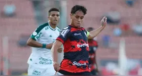 José Aldo em ação durante partida do Ituano contra o Guarani.