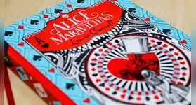 Entre na toca do coelho com a DarkSide Books: uma edição de Alice no País das Maravilhas que mistura encanto e mistério, pronta para levar sua imaginação ao limite.