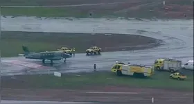 Apesar do susto, o pouso foi realizado em segurança e os Bombeiros Civis de Aeródromo foram acionados para aguardar o retorno do avião e dar apoio aos possíveis tripulantes.