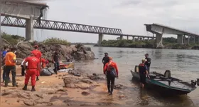 8 pessoas seguem desaparecidas após queda de ponte.