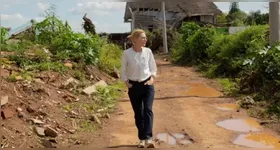 A atriz Cate Blanchett visitou a capital gaúcha, Porto Alegre, além de Taquari e Cruzeiro do Sul, devastadas em maio deste ano pelas enchentes.