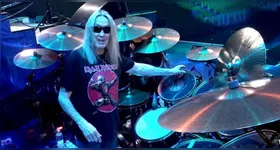 Após 42 anos, Nicko McBrain se despede da lendária banda Iron Maiden.