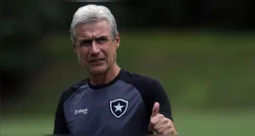 Técnico português que passou pelo Botafogo pode comandar o Santos.