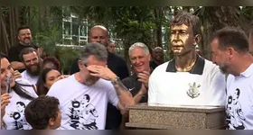 Neto se emocionou durante inauguração de busto no Parque São Jorge.