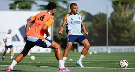 Mbappé tenta superar má fase individual para ajudar Real Madrid na busca pela liderança de LaLiga.