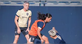 Rodrigo Santana comanda treino do Clube do Remo na pré-temporada realizada no Baenão.