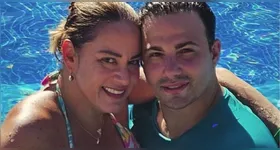 Na foto, Silvia Abravanel e seu noivo Gustavo Moura. Silvia e Gustavo se conheceram pela internet e adiaram os planos de casamento após a morte de Silvio Santos, pai de Silvia.