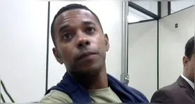 A defesa de Robinho questiona a execução, no Brasil, da condenação por estupro coletivo imposta pela Justiça italiana.