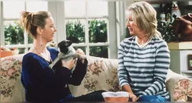 A personagem da atriz Teri Garr em uma cena na série "Friends"