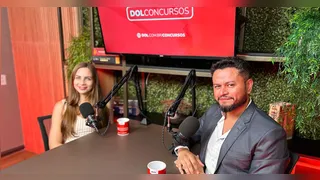 Luíza Albuquerque e Geomar Brito no estúdio após a gravação do EP DOL Concursos.