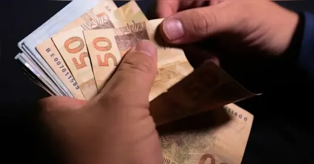 Imagem ilustrativa da notícia 13º salário: quanto e quando cai na conta? Saiba tudo!