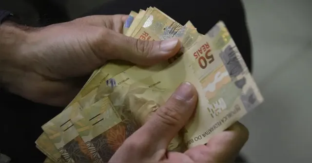 Imagem ilustrativa da notícia Abono salarial 2025: calendário de pagamentos é aprovado