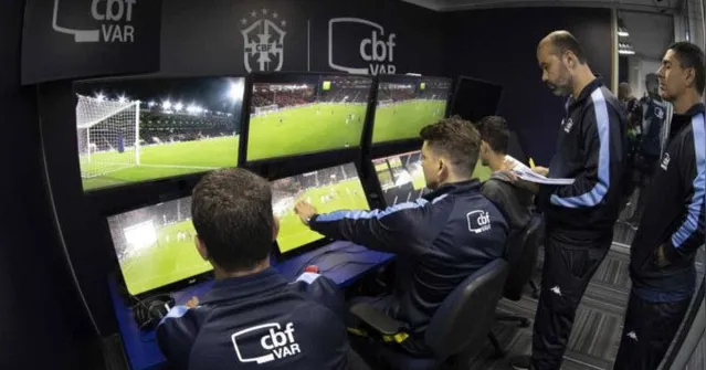 Imagem ilustrativa da notícia CBF afasta árbitros do VAR após polêmicas na Série A