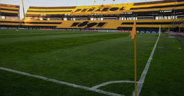 Imagem ilustrativa da notícia Conmebol exige torcida do Botafogo e ameaça portões fechados