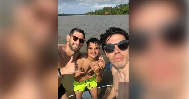 Imagem ilustrativa da notícia Sem dar resposta ao Paysandu, Esli Garcia curte ilha em Belém com amigos