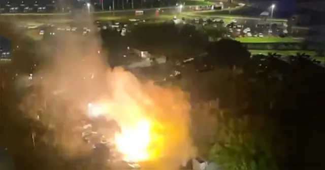 Imagem ilustrativa da notícia Veja a explosão em outro ponto da Praça dos Três Poderes